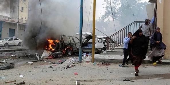 مقتل 10 أشخاص وإصابة 15 آخرين في تفجير وسط الصومال