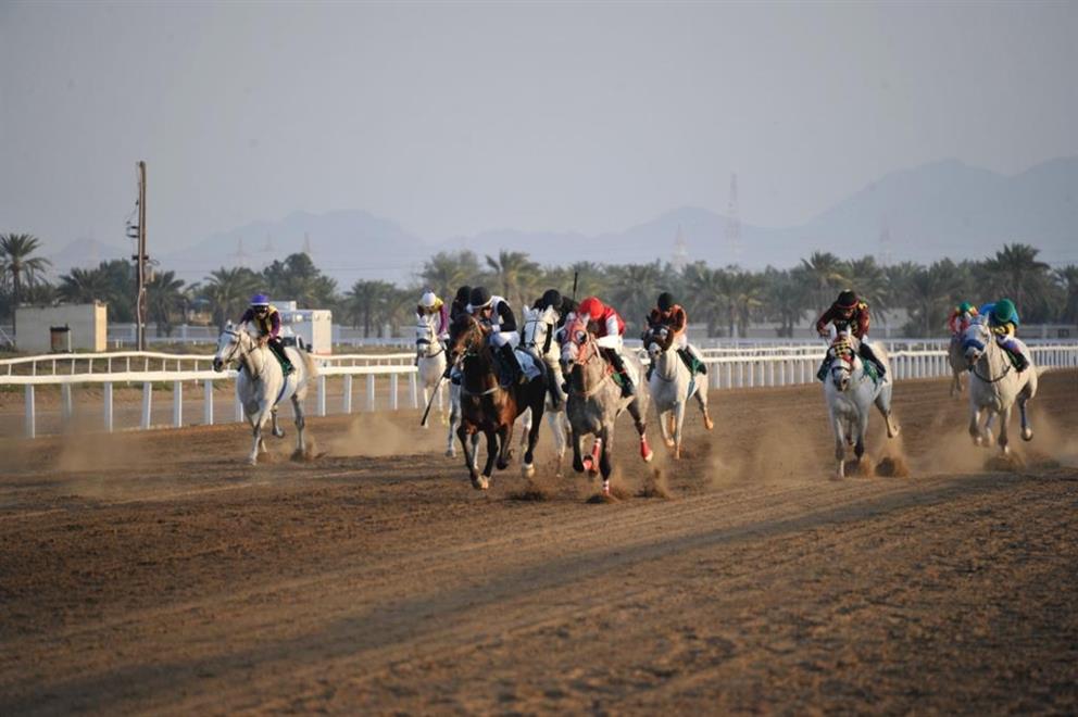 نادي سباق الخيل السلطاني ينظم السباق الرابع عشر