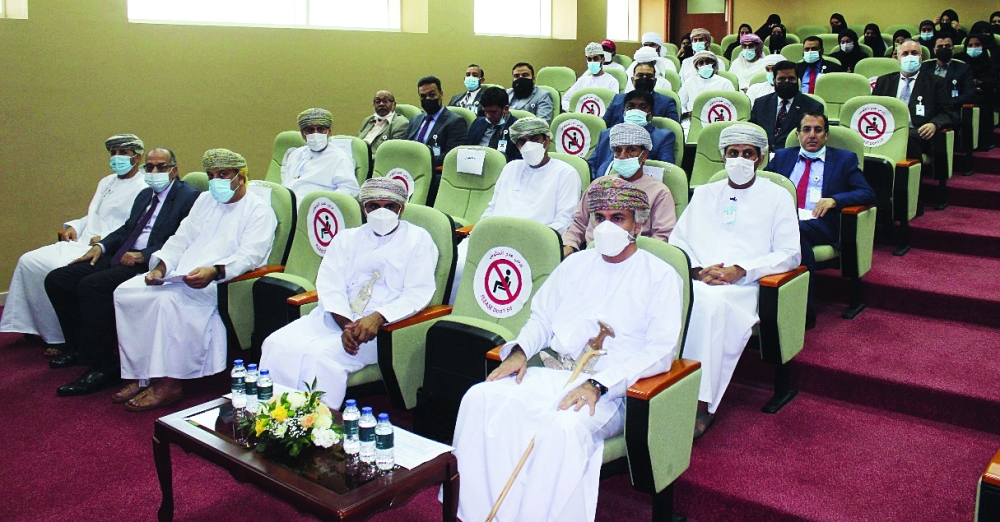 كلية البريمي تنظم مؤتمر الفرص والتحديات لرواد الأعمال