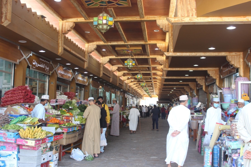 كوادر وطنية أثبتت جدارتها في إدارة المحلات بالأسواق الشعبية