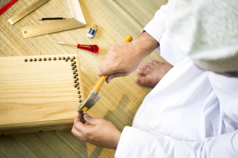 أكثر من 23 ألف حرفي في سلطنة عمان .. وصناعة النسيج القطني أكثرها ممارسة