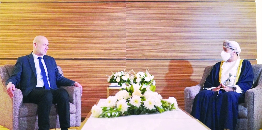 سلطنة عمان ولبنان تبحثان تعزيز العلاقات الثنائية