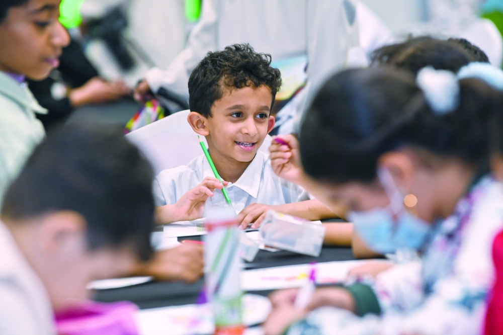 «الكتاب العجيب» محطة إعجاب أطفال معرض مسقط الدولي للكتاب