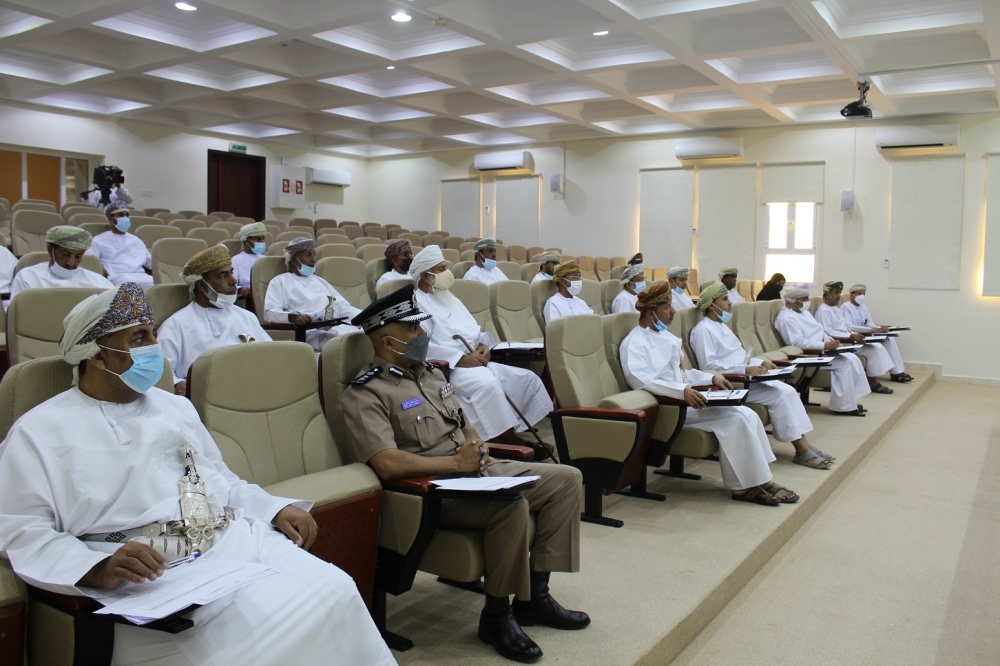 المجلس البلدي بجنوب الباطنة يناقش الأنشطة الصناعية ومواقع الردميات