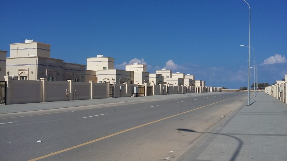 “الإسكان” تستكمل توزيع 2200 وحدة سكنية للمتأثرين بمشروع “الباطنة الساحلي”