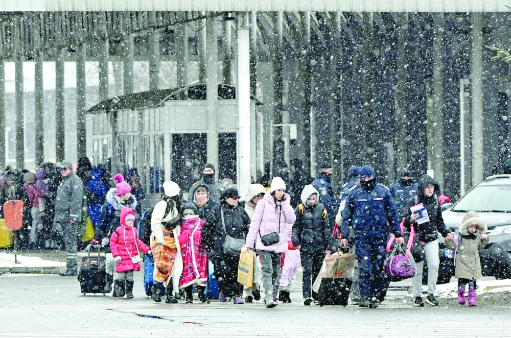 أوروبا تقيم “ممرا إنسانيا” للاجئين..والمفوضية الاوروبية تقترح إقرار حماية موسعة لهم