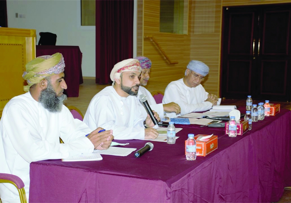 مناقشة تطوير وتشغيل قلعة وواحة بهلا كوجهة سياحية مستدامة