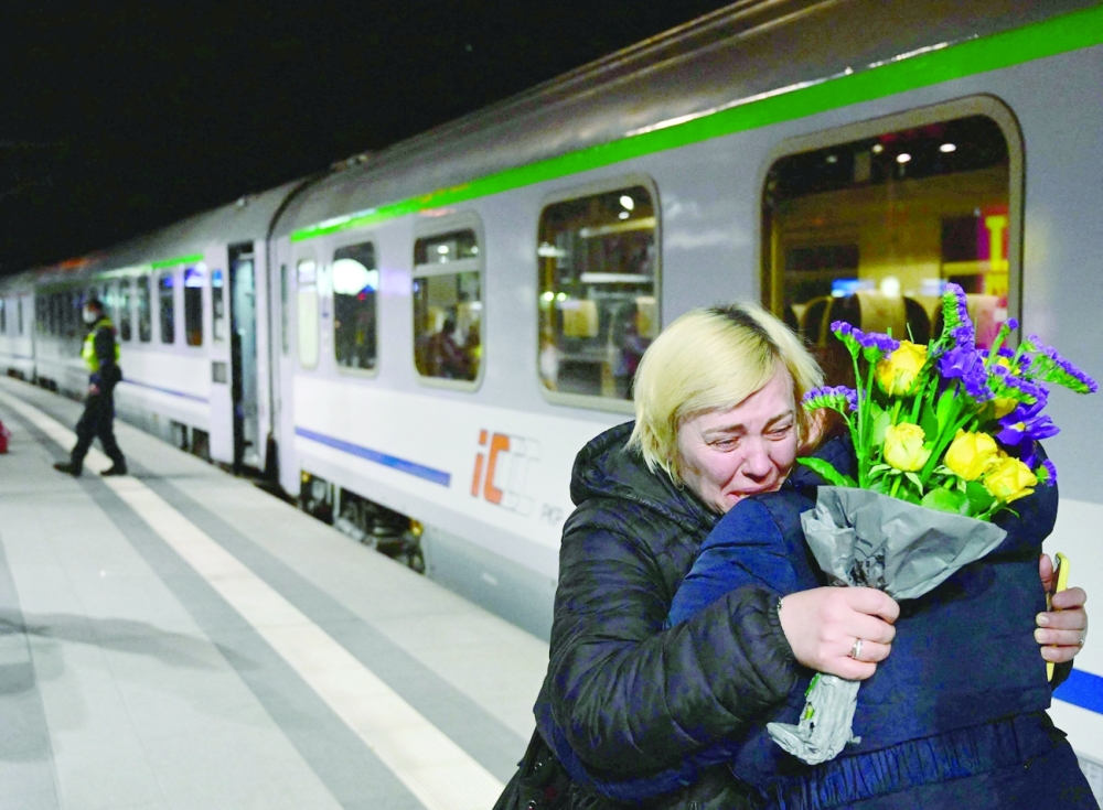 'Welcome to Berlin': Fleeing refugees pour into Germany