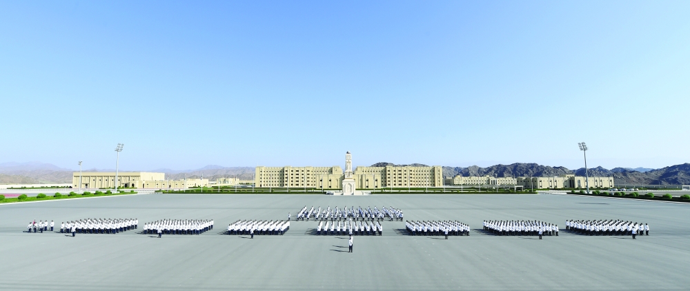 شرطة عمان السلطانية تحتفل بتخريج فصائل من المستجدين