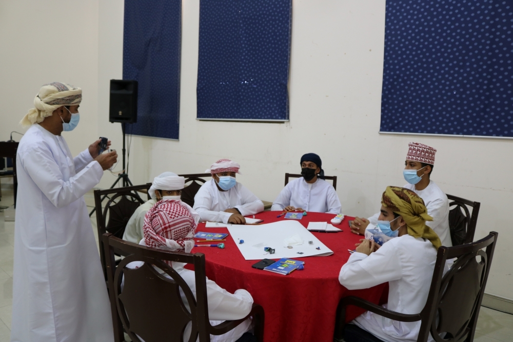 ختام البرامج التدريبية المنوعة بالأسبوع الخليجي للموهبة والإبداع بمسندم وظفار