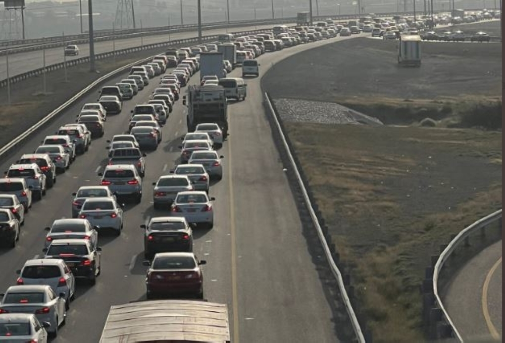Traffic movement affected on Nizwa-Muscat road
