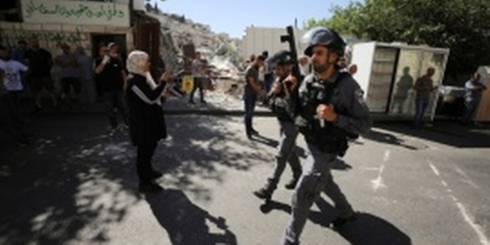 استشهاد فلسطيني وإصابة شرطيين إسرائيليين