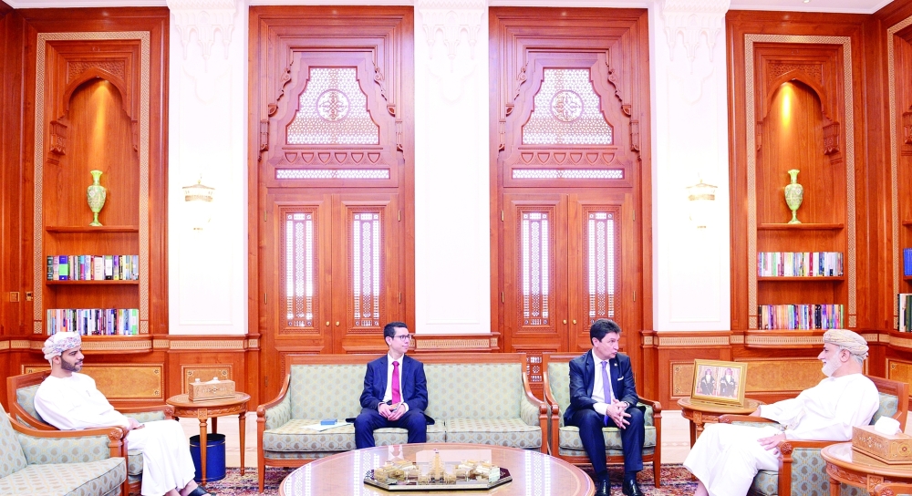 State Council chairman receives French senator