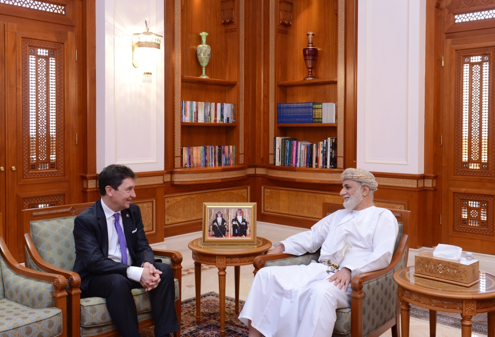 رئيس مجلس الدولة يستقبل رئيس مجموعة “الصداقة البرلمانية بين فرنسا ودول الخليج”