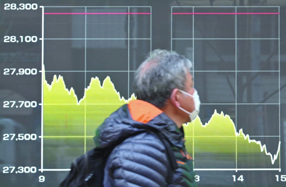 Stocks plunge, oil and metals rocket on Russia supply fears