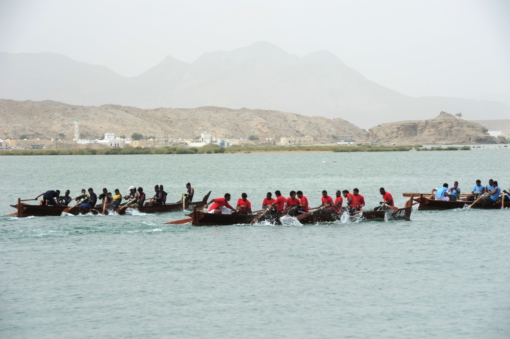 6 فرق في سباق للقوارب التقليدية بصور .. السبت المقبل