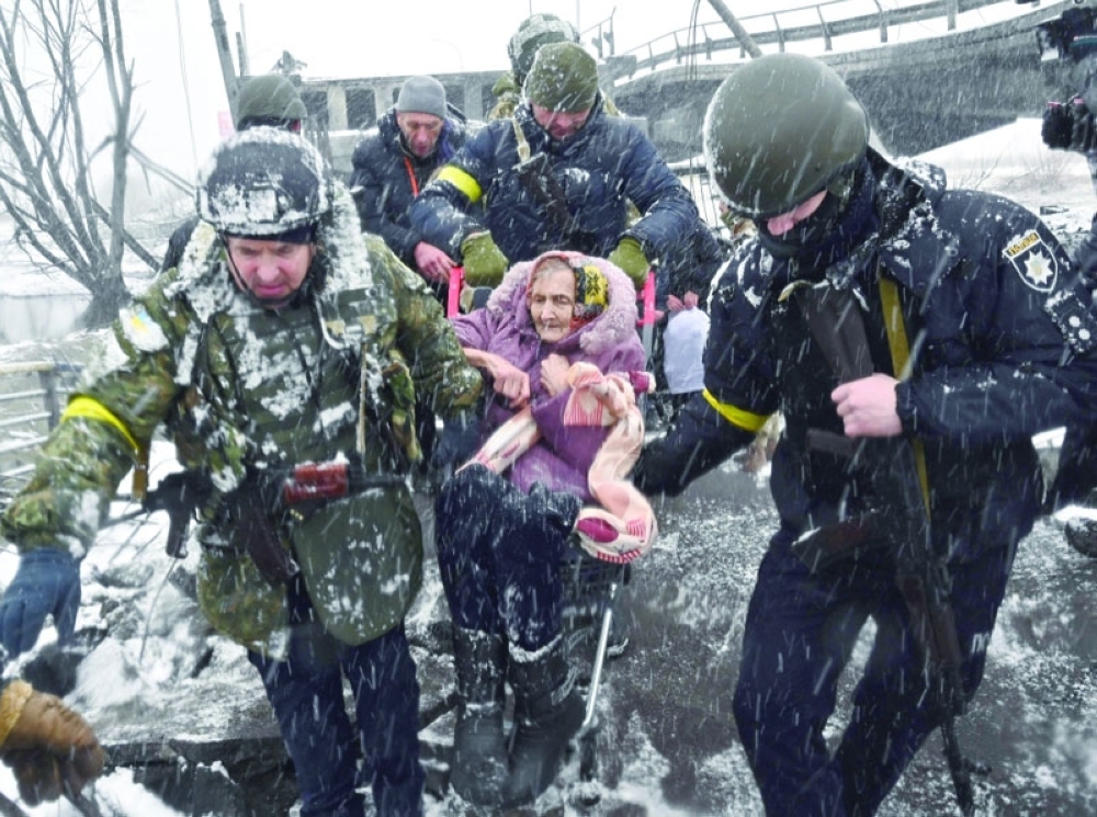 بايدن يعلن حظر النفط والغاز الروسي.. ويؤكد ارتفاع الأسعار