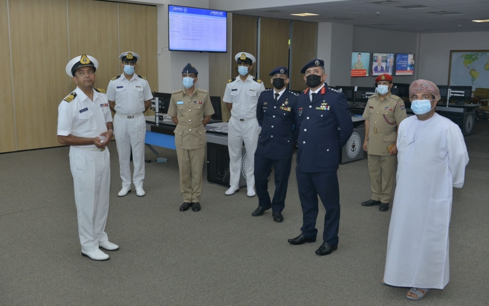 بحث تعزيز التعاون العسكري مع قوة الواجب المختلطة “151”