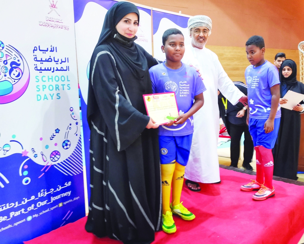 مشاركة واسعة في مهرجان ألعاب القوى للصغار بمحافظة ظفار