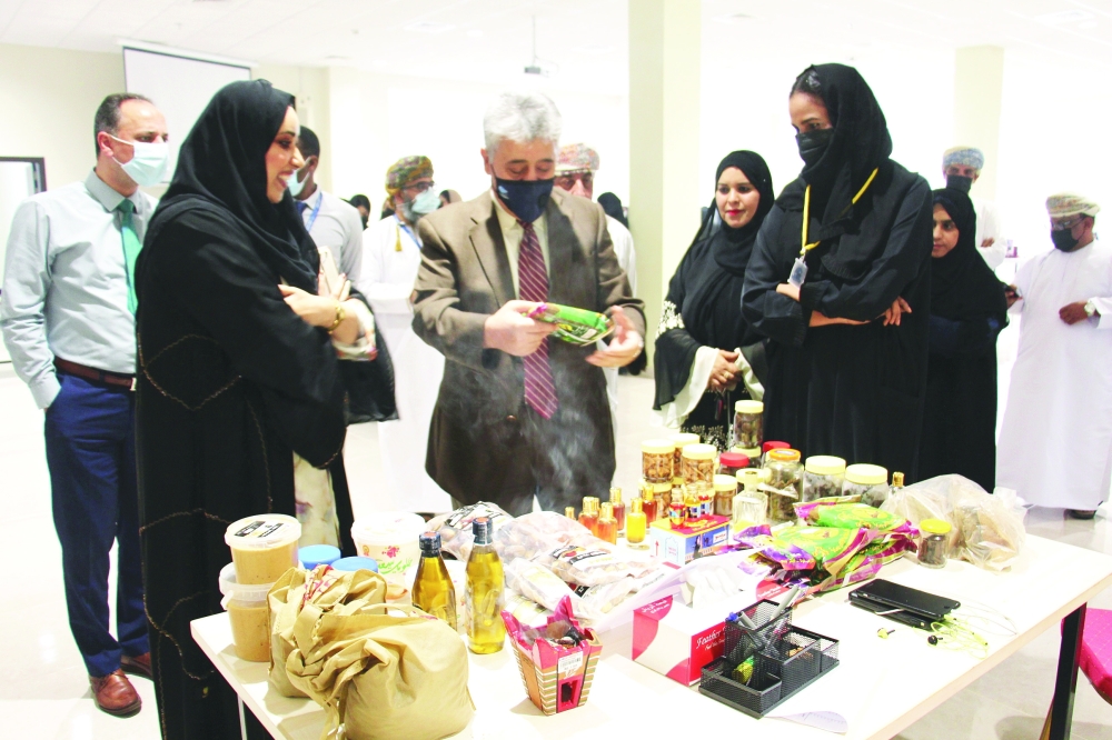 افتتاح «السوق النسوي» في بركاء لعرض منتجات رائدات الأعمال