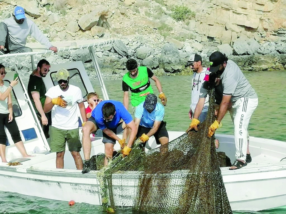 تنفيذ حملة لحماية الشعاب المرجانية بولاية دبا في مسندم