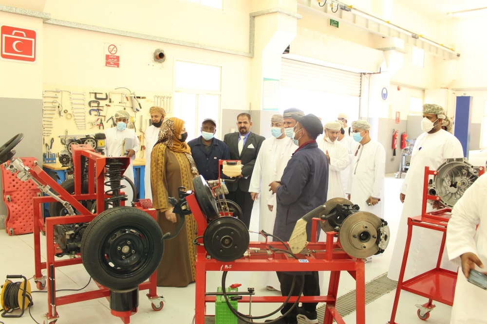 «التعليم العالي»: فريق لتطوير الكليات المهنية وربطها بسوق العمل