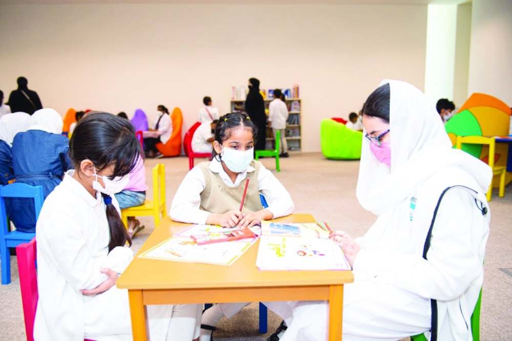 مكتبة الطفل بمجمع السلطان قابوس الشبابي بصلالة ودورها في تعزيز ثقافة الناشئة