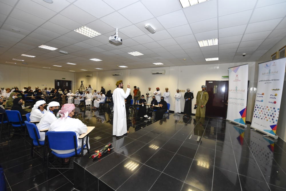 نادي صور يتوج بالمسابقة الثقافية ومدحاء وصيفا وسمائل ثالثا