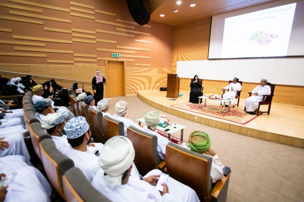 بمناسبة اليوم العربي للمكتبات محاضرة «المكتبات والقراءة» بظفار