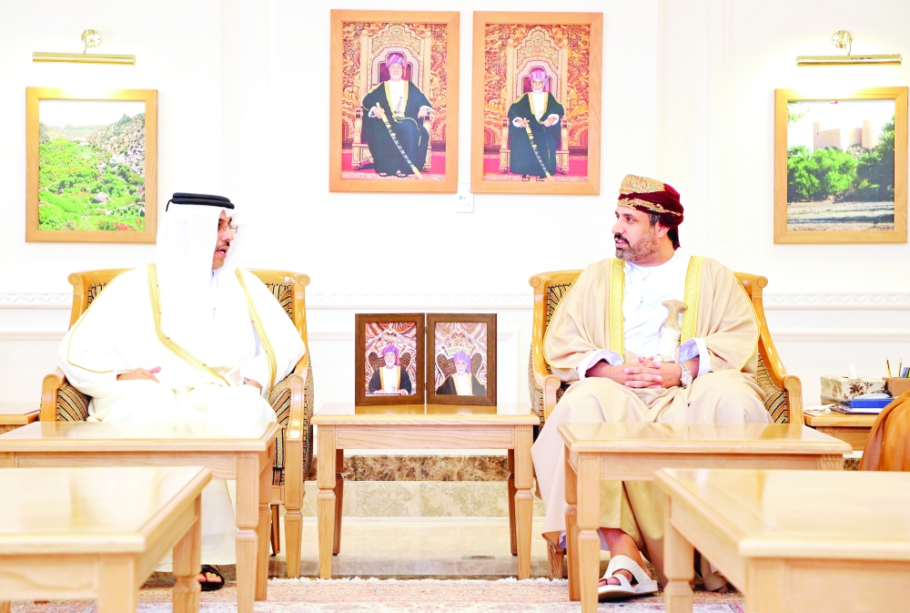 مناقشة تنمية الموارد البشرية وتعزيز سوق العمل بين سلطنة عمان وقطر