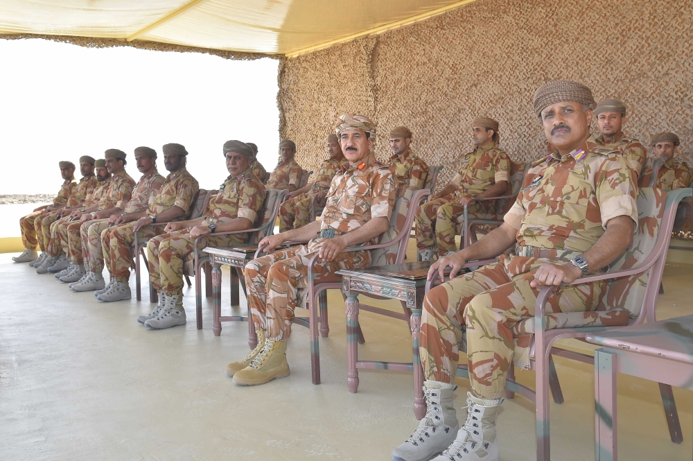 وزير المكتب السلطاني رئيس مكتب القائد الأعلى يرعى البيان العملي بالذخيرة الحية بمناسبة احتفال قوة السلطان الخاصة بيومها السنوي