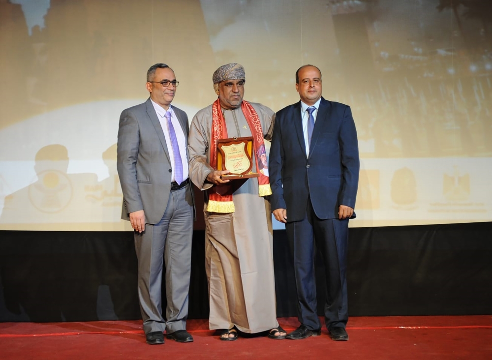المهرجان المسرحي الدولي لشباب الجنوب بالأقصر يكرم المخرج يوسف البلوشي