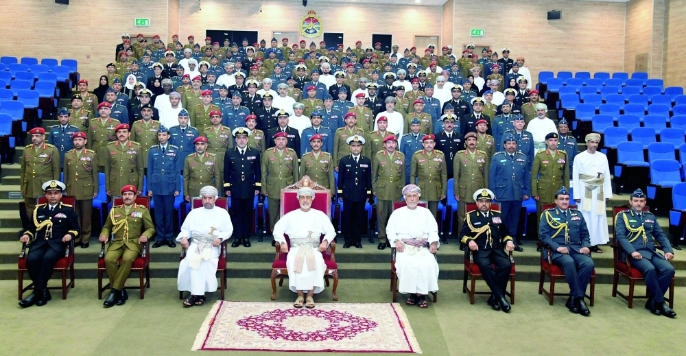 جلالة القائد الأعلى يزور وزارة الدفاع ورئاسة أركان قوات السلطان المسلحة