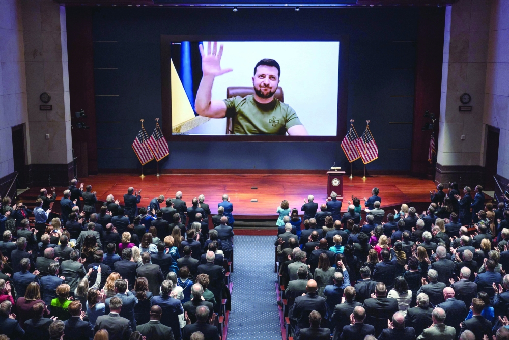 زيلينسكي يدعو لحماية مجال بلاده الجوي..وبوتين: محاولة الغرب للهيمنة على العالم لن تنجح