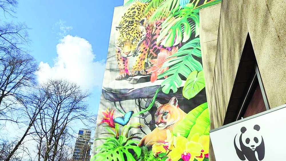 لوحة جدارية ضخمة في بروكسل ضد قطع الأشجار