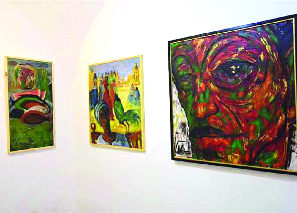 لوحات عربية وأوروبية وأمريكية في معرض “با – كا” للفنون التشكيلية
