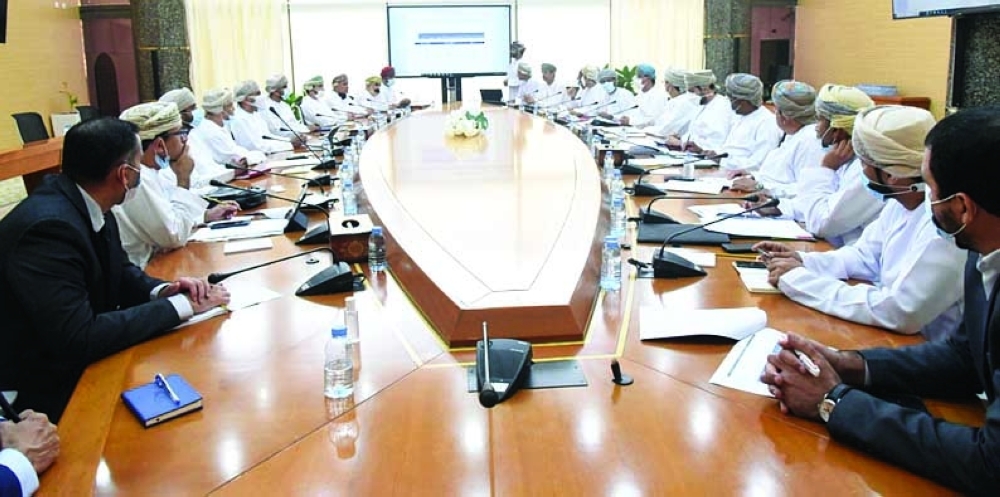 تسهيلات للاستيراد المباشر وتوفير مخازن لضمان توفر السلع الأساسية في أسواق سلطنة عمان