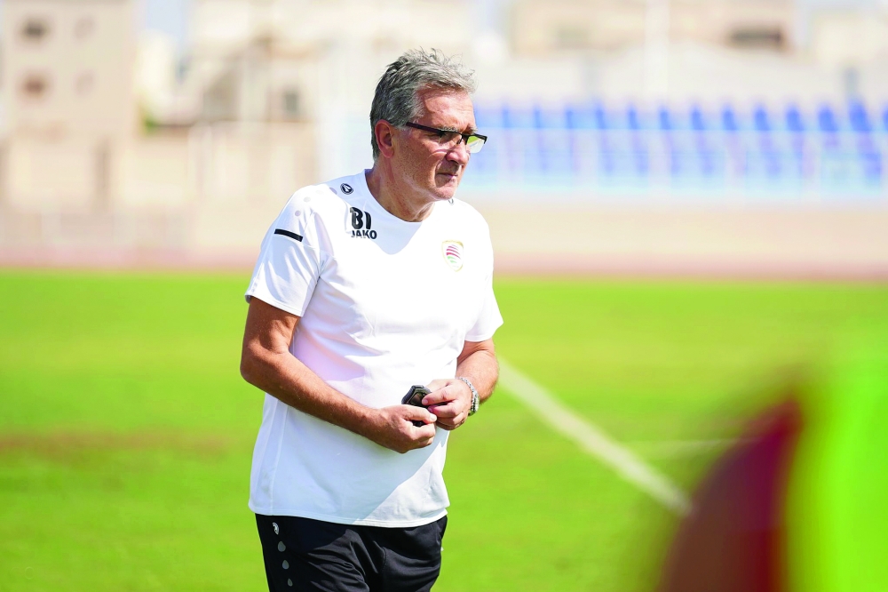 تدريبات تكتيكية هجومية ودفاعية في معسكر المنتخب الوطني الأول