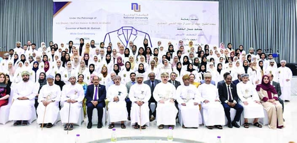 تلبيس المعطف الأبيض لـ ١٣٢طبيبا