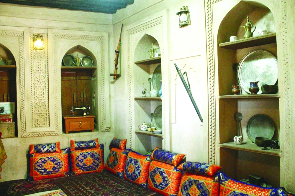 بيت الدروازة بإبراء.. متحف يضم مئات المقتنيات الأثرية