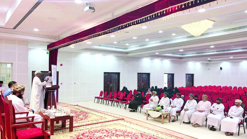 محاضرة توعوية للمرأة العُمانية بضلكوت