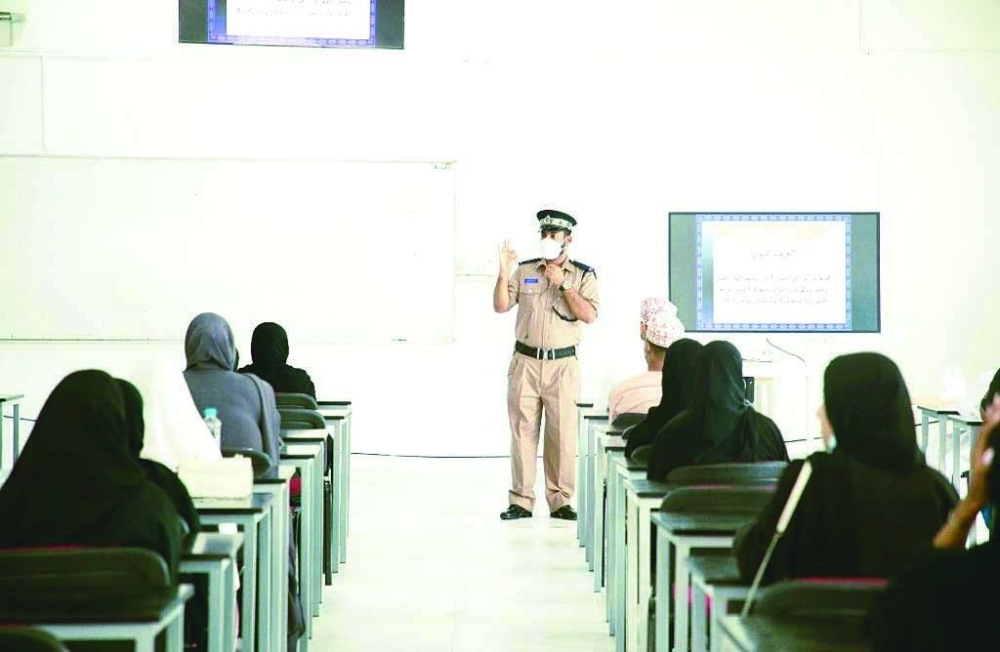 برامج توعوية حول أضرار المخدرات
