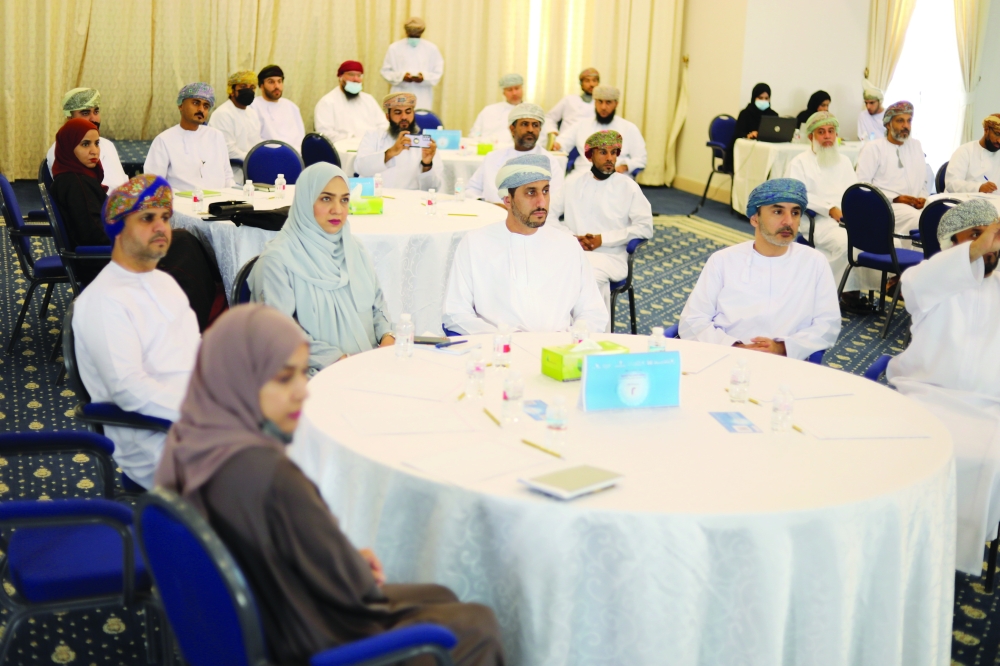 جلسة حوارية بعنوان «مسقط العاصمة الرقمية- نحو مستقبل رقمي صانع للفرص» تستشرف آراء الشباب وأفكارهم