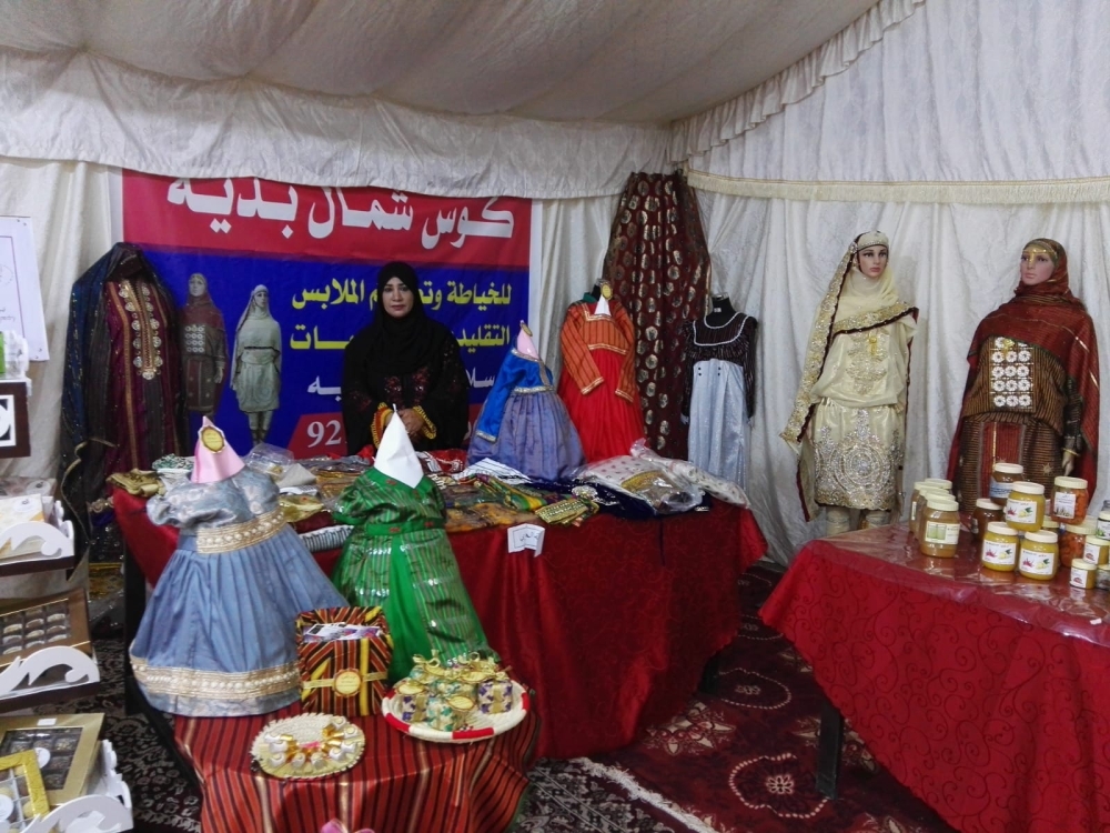 سلامة الحجرية: شغفي بالملابس التقليدية قادني لافتتاح مشروع «كوس شمال بدية»