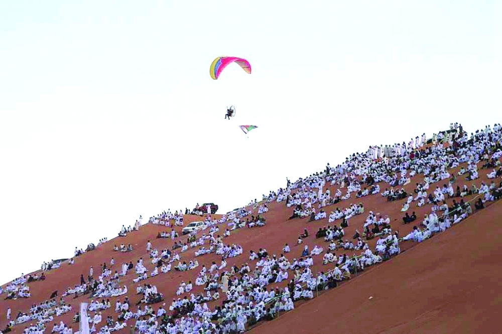 هوايات الطيران الشراعي أنشطة سياحية جاذبة برمال بدية