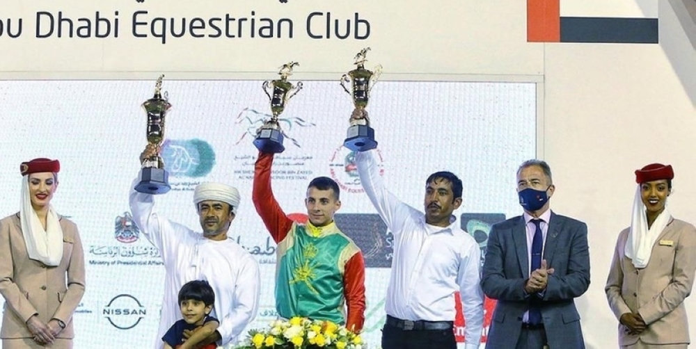 الخيالة السلطانية تتوج بكأس الديربي الإماراتي