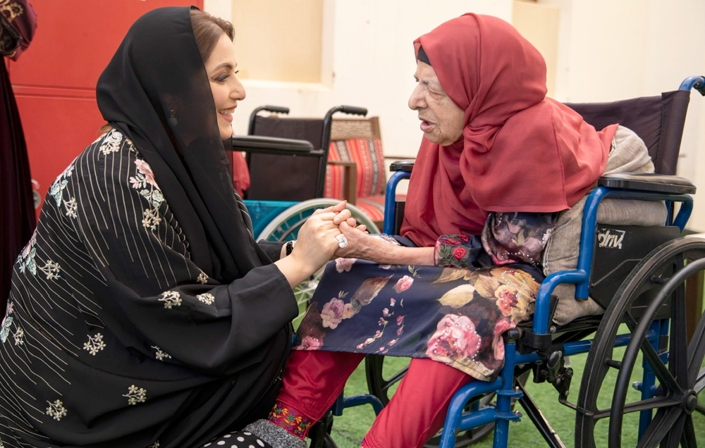 السيدة الجليلة تتفضل بزيارة دار الرعاية الاجتماعية بالرستاق