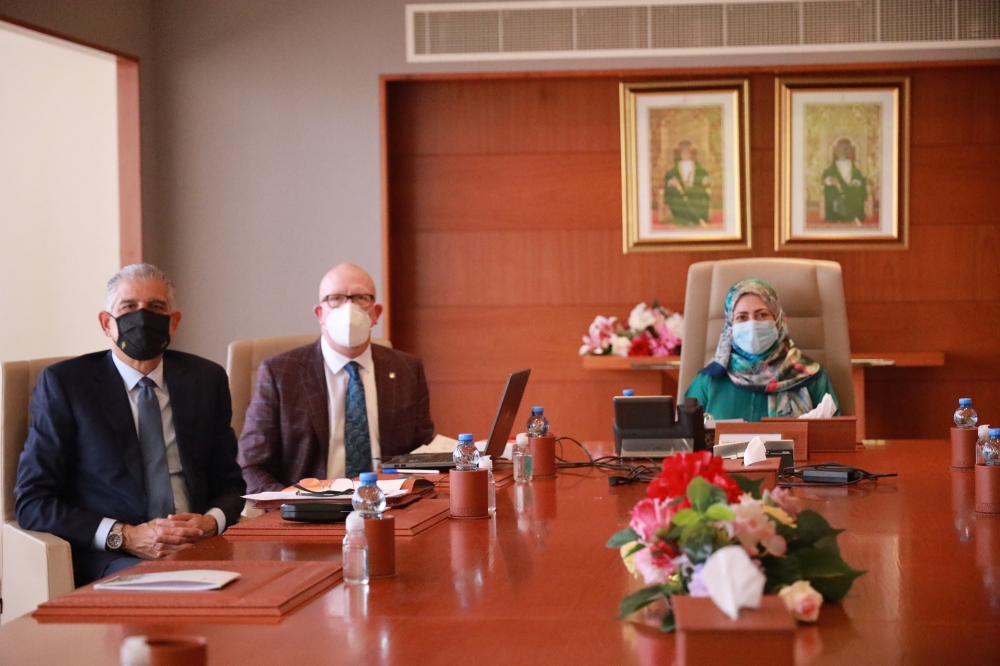 استعراض أوجه التعاون الأكاديمي مع جامعتي غرب لندن وولاية أريزونا