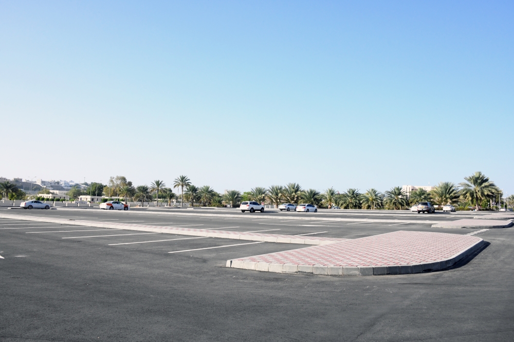 899 موقفا للمركبات بمستشفى خولة.. والوقوف العشوائي مستمر!