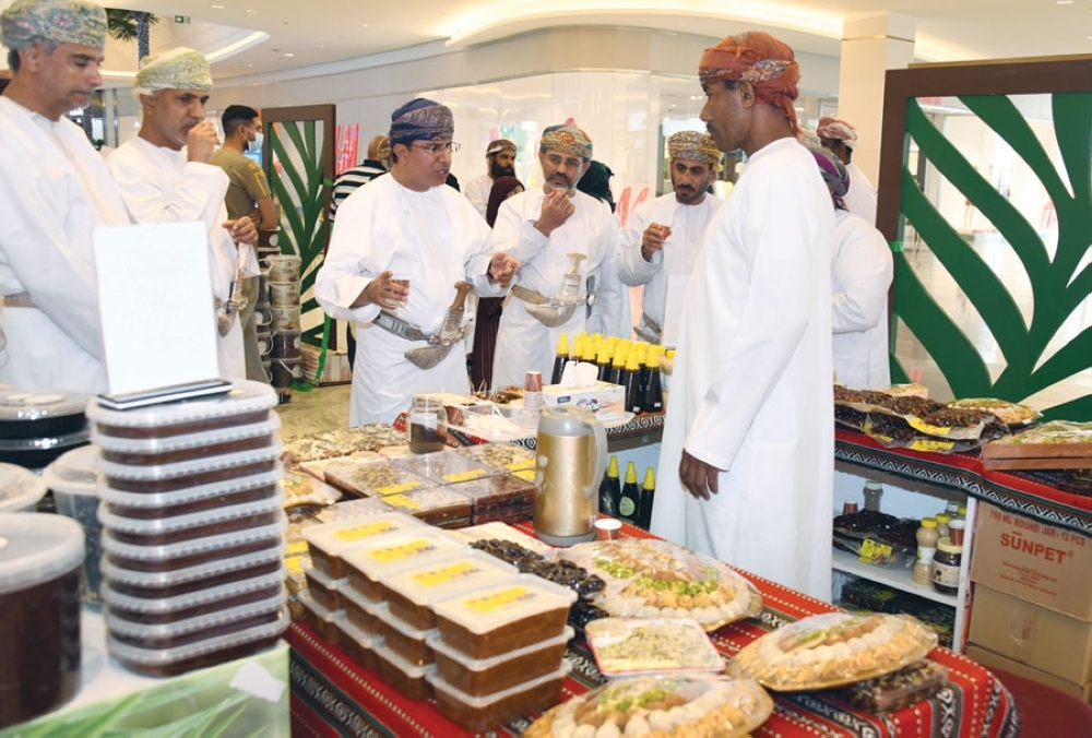 افتتاح المنافذ التسويقية للتمور العمانية بالسيب